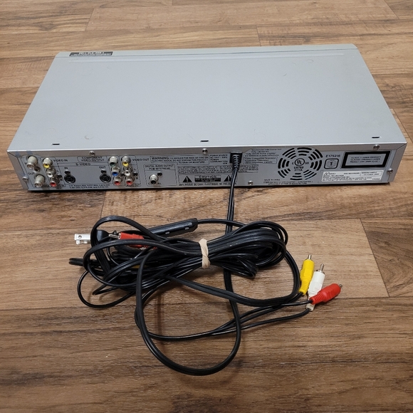 SV2000 WV10D6 DVD Recorder DVR Includes Av Cord - Picture 7 of 9